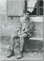 Hans Wendt 1947 vor der Werkstatt in Waal - Wendt und Kühn.